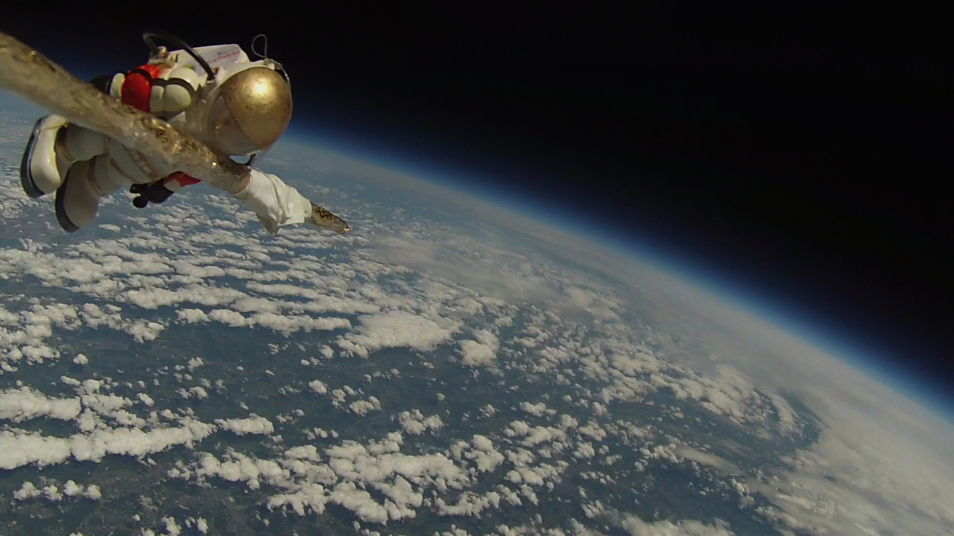 Astronaut der Mission IKARUS X beim Weltraumspaziergang